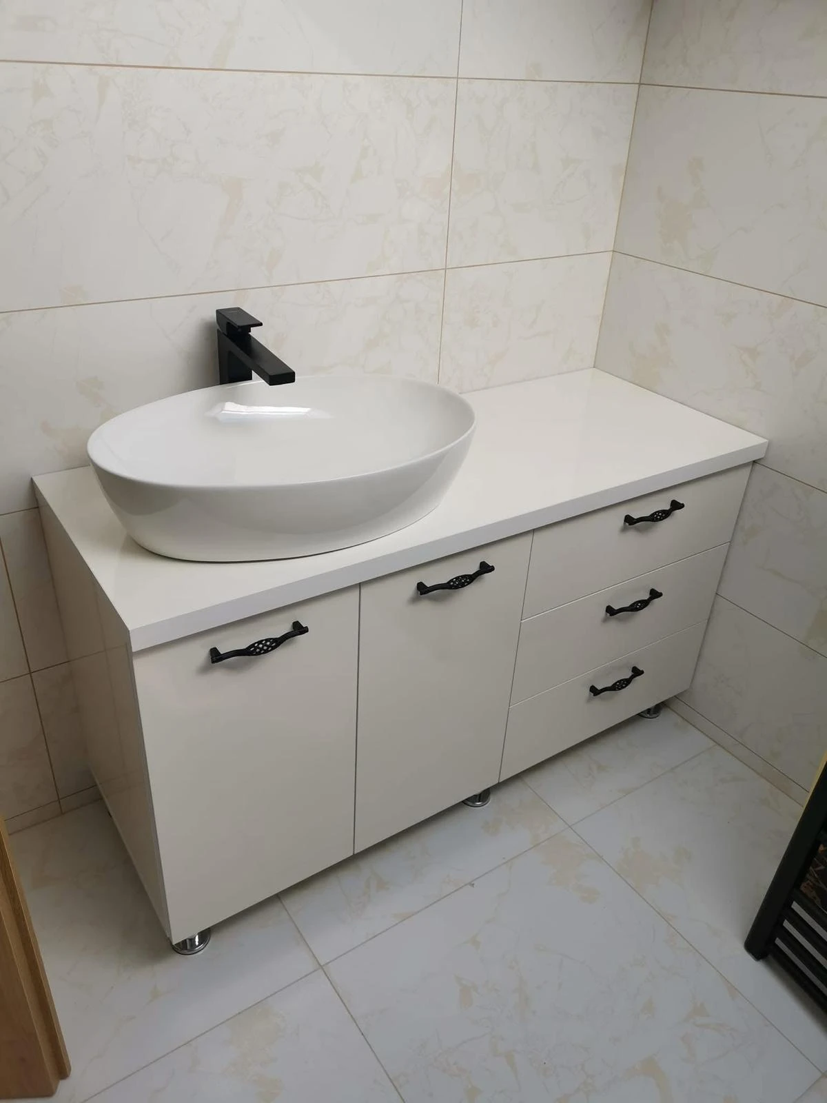 Mobilier de baie realizat la comandă